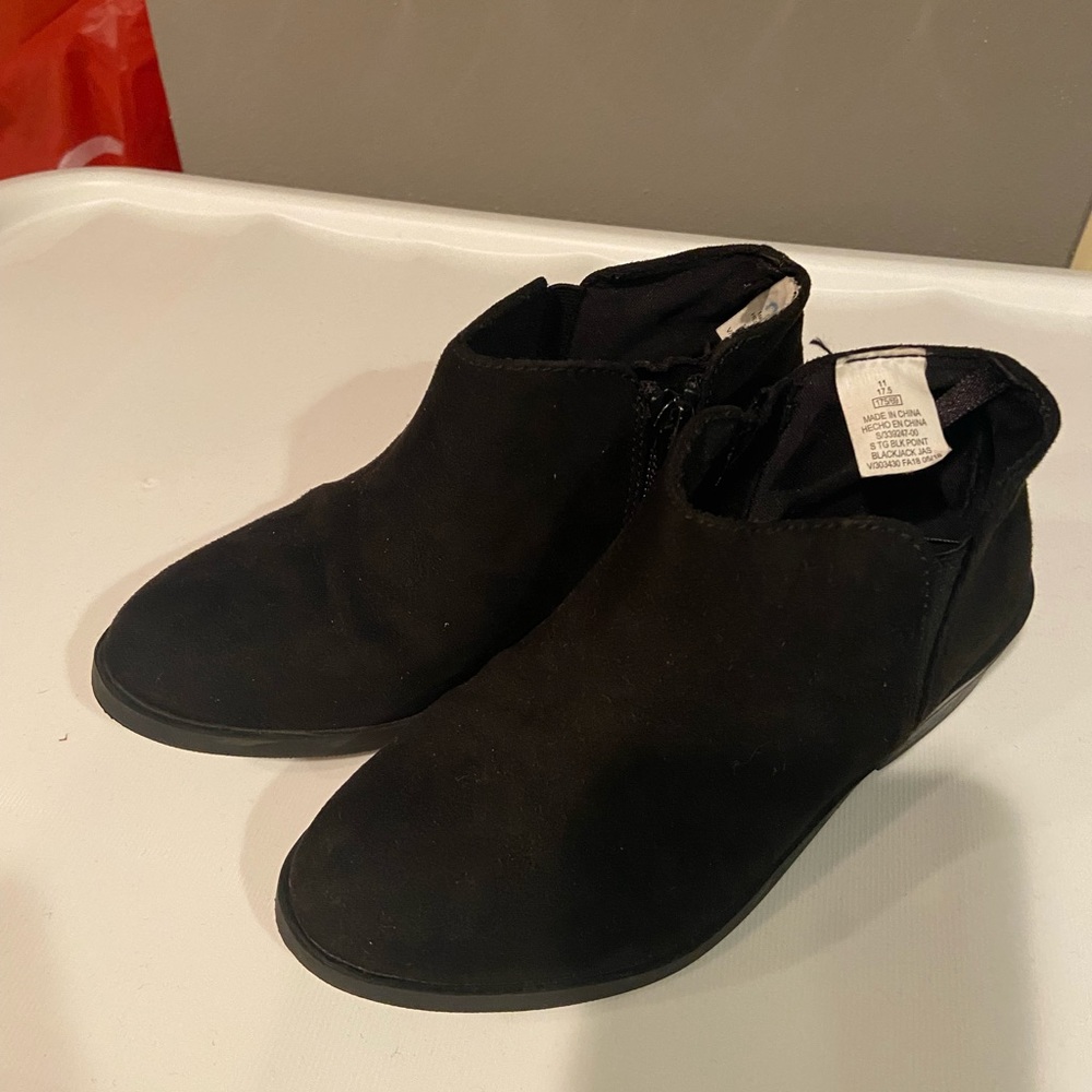 Gently used Old Navy girls booties size 11
